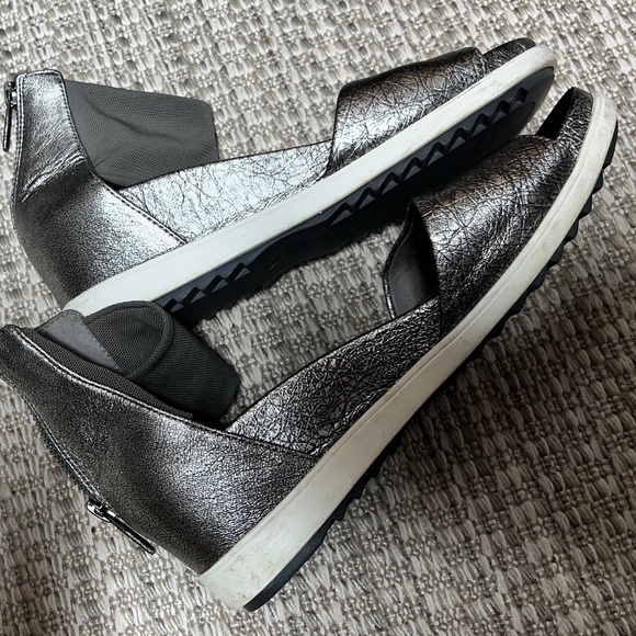 Eileen Fisher Women’s Silver Metallic Strappy Mesh Low Wedge Sandals Sz-6 - Picture 7 of 7